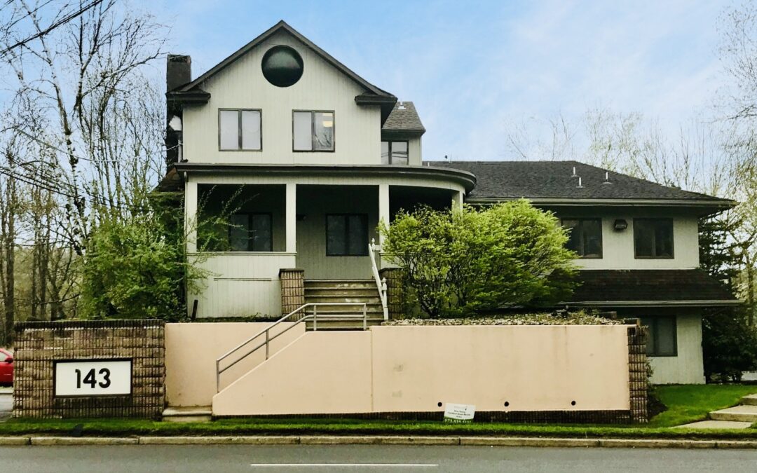 143 Lakeside Blvd