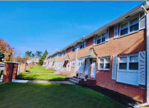 200 E Maple Ave